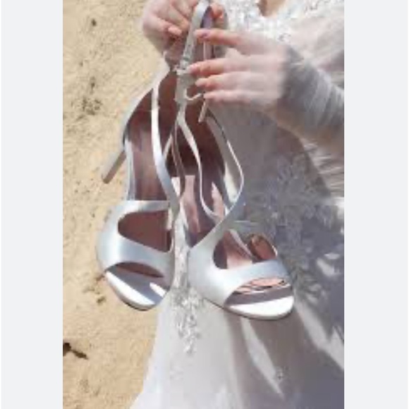 Stuart Weitzman Mariposa white Satin Sandal size 8 women Bride shoes - Picture 14 of 14